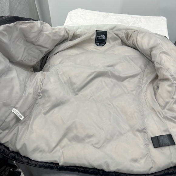 The North Face Women's Quilted Black Puffer Jacket - Picture 6 of 10